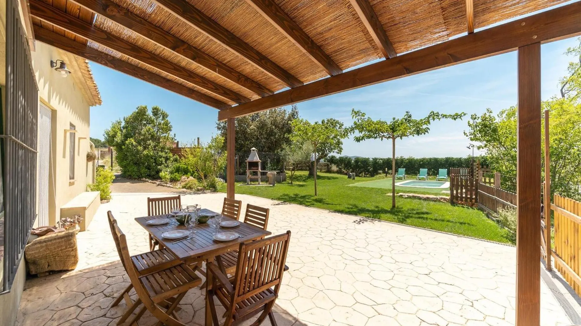 Rustic Style Villa Near Pyrenees Beach L' Escala