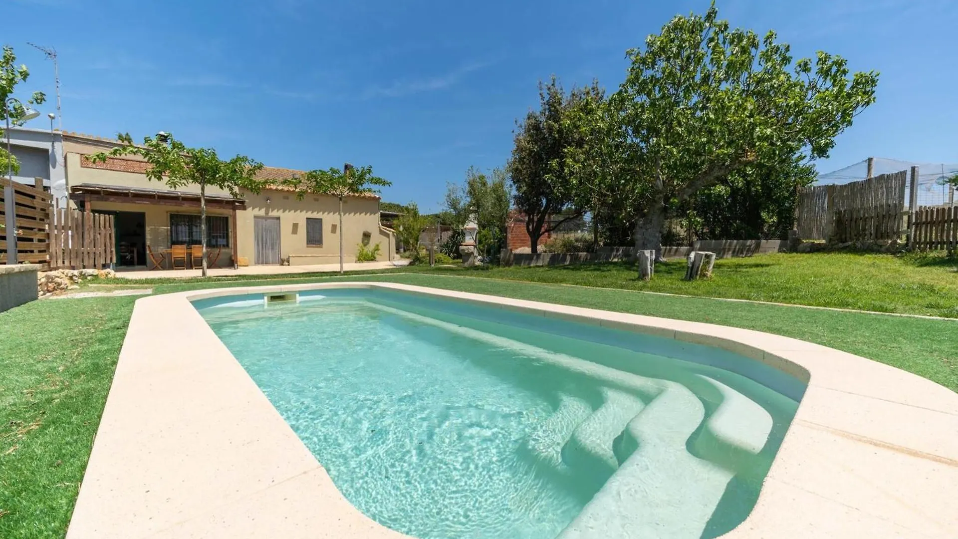 Rustic Style Villa Near Pyrenees Beach L' Escala
